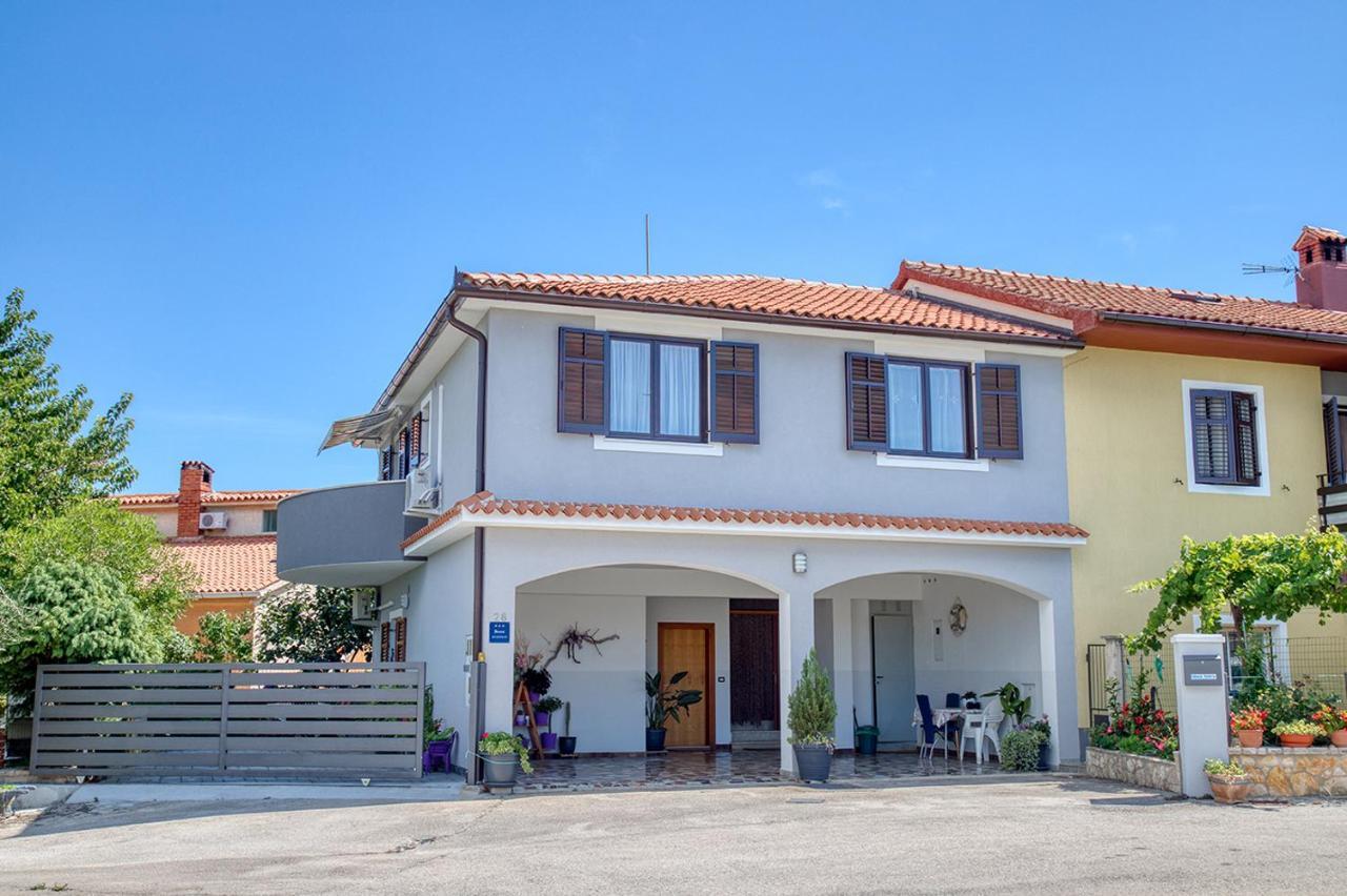 Apartment Nela Vinkuran Bagian luar foto